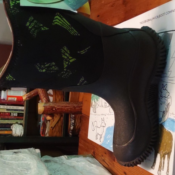 New in box muck boot youth hale bracken / distressed geo print sz 11 - Picture 3 of 8